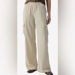 Women’s Sanctuary Cream Cargo Pants size M, NWT